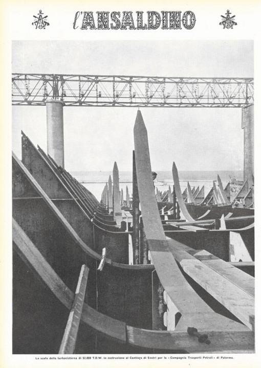 p. 16 (quarta di copertina), lo scafo della turbocisterna, in costruzione ai Cantieri navali di Sestri Ponente, per la "Compagnia Trasporti Petroli" di Palermo